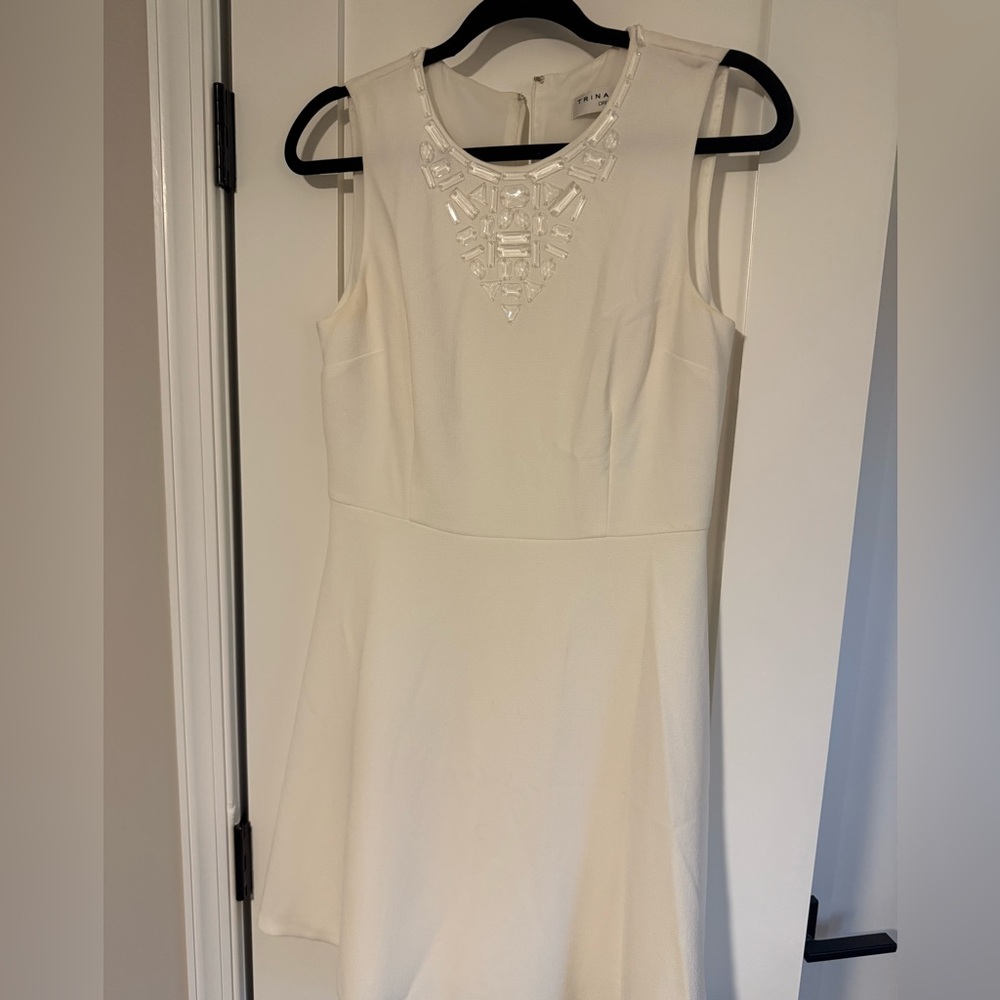 Elegant White Fit and Flare Sleeveless Dress